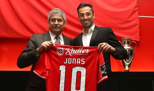 Жонас (справа), twitter.com/slbenfica_en