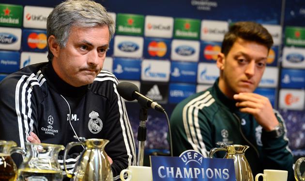 ЖОЗЕ МОУРИНЬО И МЕСУТ ОЗИЛ, GETTY IMAGES