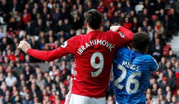 ЗЛАТАН ИБРАГИМОВИЧ И ТАЙРОН МИНГС, REUTERS