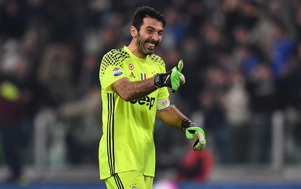 Буффон поддерживал Наполи, Getty Images