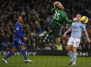 Лескотт забивает, Reuters