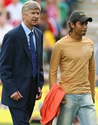 Арсен Венгер и Эдуардо, virginmedia.com