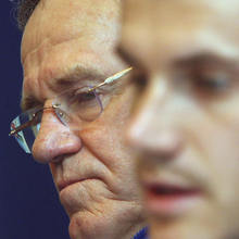 Йожеф Сабо на фоне Несмачного