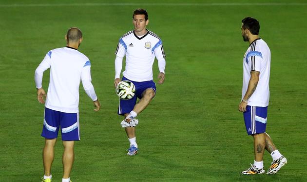 ХАВЬЕР МАСКЕРАНО, ЛИОНЕЛЬ МЕССИ И ГОНСАЛО ИГУАИН, GETTY IMAGES