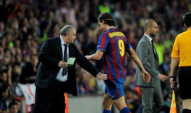 Златан Ибрагимович (в центре) и Хосеп Гвардиола (справа), getty images