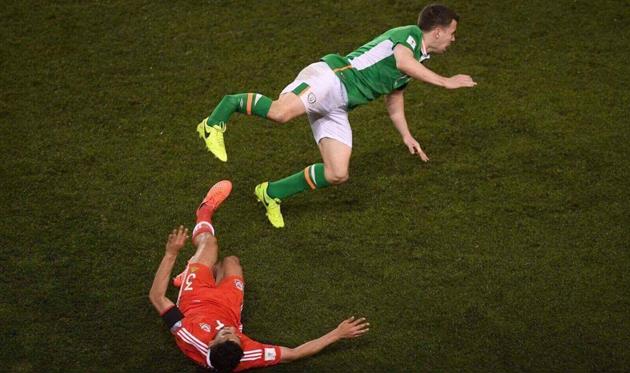 Нил Тэйлор грубо сыграл против Шимуса Коулмэна, Sportsfile