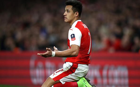 Челси хочет переманить Санчеса, Getty Images