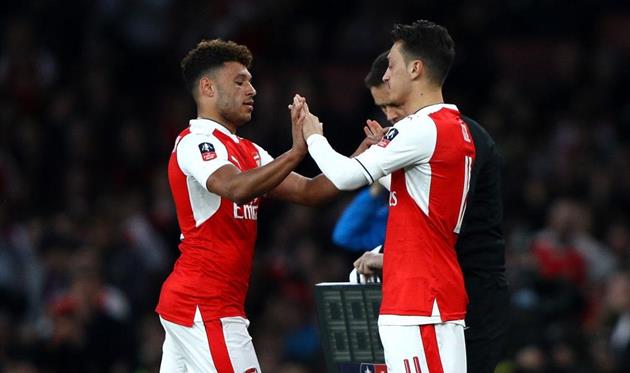 Окслейд-Чемберлен и Озил, Getty Images