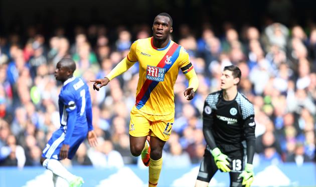 Кристиан Бентеке вновь забил в ворота Челси, Getty Images