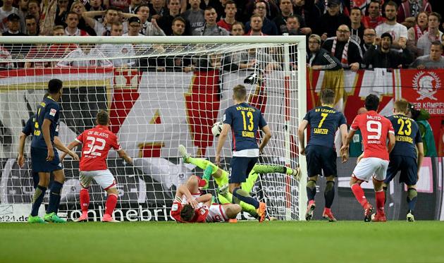Второй гол Майнца, - Getty Images