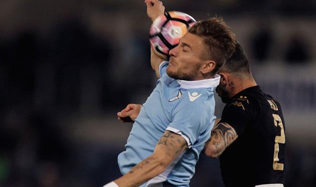 Эльсеид Хюсай в борьбе с Чиро Иммобиле, - Getty Images