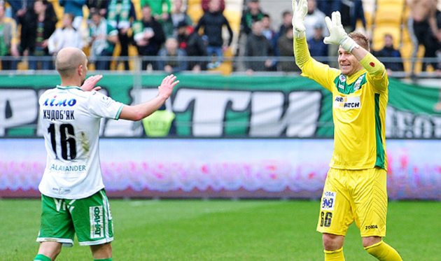 ЕВГЕНИЙ БОРОВИК (СПРАВА), ФОТО ФК КАРПАТЫ