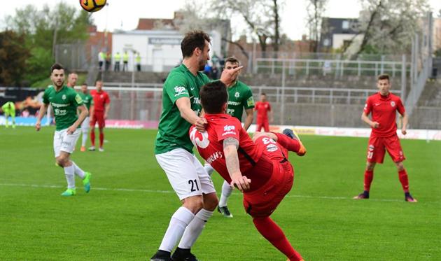 Борис Тащи наносит удар, официальный сайт ФК Збройовка