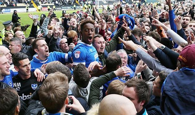 Портсмут празднует выход в Лигу Один, twitter.com/officialpompey