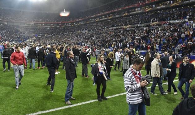 Беспорядки во время матча Лион - Бешикташ, Sky Sports