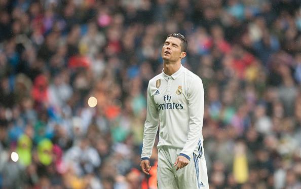 Роналду не реализовал пенальти в матче с Валенсией, Getty Images