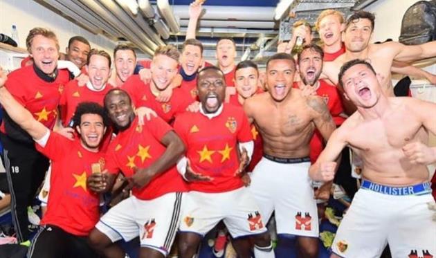 Фото из Твиттера ФК Базель