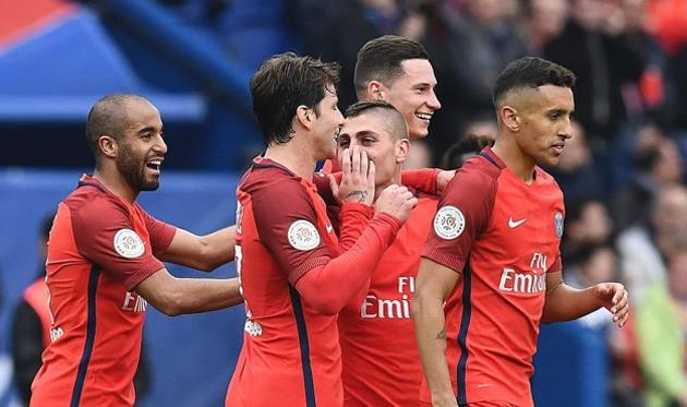 ПСЖ празднует гол Верратти, AP