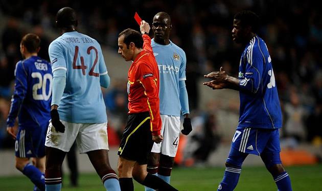 Марио Балотелли получает удаление в матче с Динамо, Getty Images