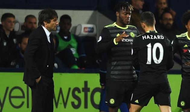 Азар уступает место на поле Батшуайи, Getty Images