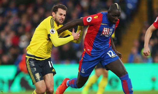 Мамаду Сахо в борьбе с Кристианом Стуани, Getty Images