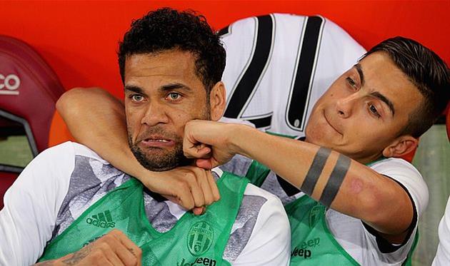 Дани Алвес (слева), getty images