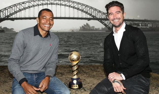Жилберто Силва и Гарри Кьюэлл с трофеем Кубка Конфедераций, Getty images