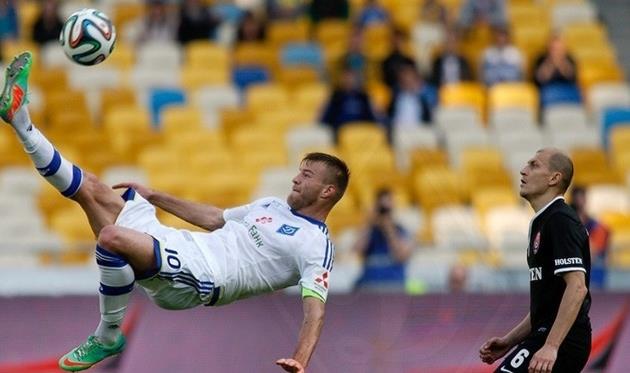 Ярмоленко против Каменюки. Фото - Dynamo.kiev.ua