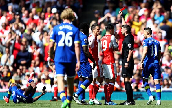 Косельни удалился в матче с Эвертоном, Getty Images