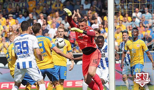 Фото с последнего матча Айнтрахта Б, twitter.com/eintrachtbsnews