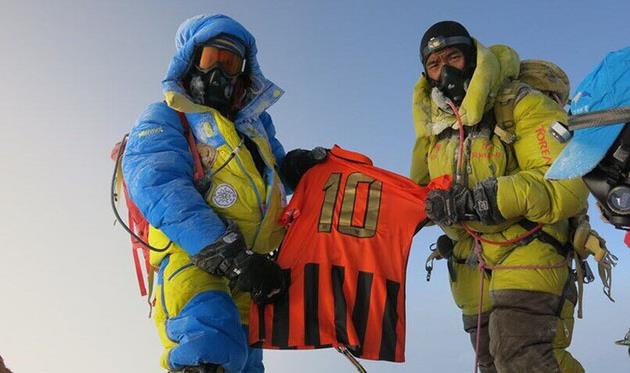 Валентин Сипавин (Слева), фото фк шахтер
