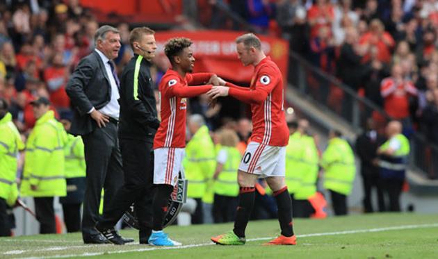 Анхель Гомес выходит на поле вместо Уэйна Руни,Getty Images