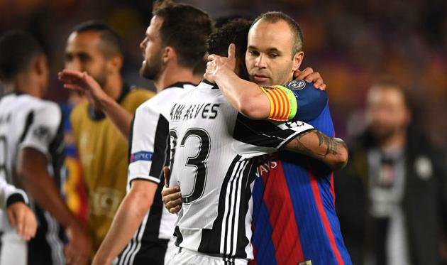 Дани Алвес и Андрес Иньеста, Getty Images