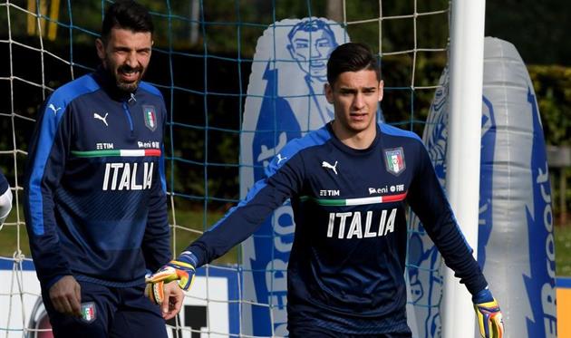 Алекс Мерет (справа) может стать дублером Джанлуиджи Буффона не только в сборной, но и в Ювентусе, Getty Images