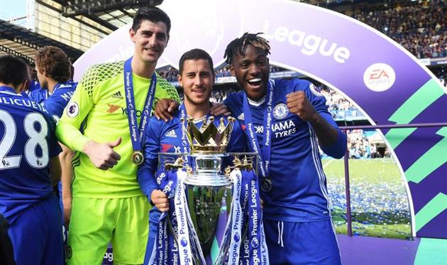 Батшуайи (справа) празднует чемпионство, Getty Images