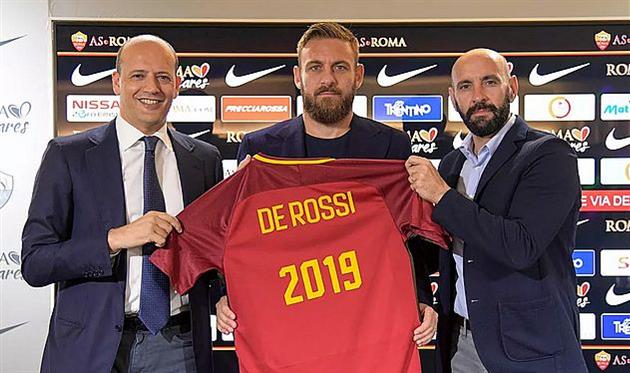 Даниэле Де Росси (в центре), фк рома