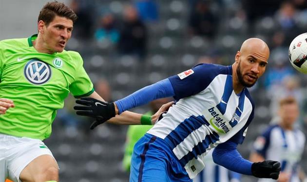 Брукс (справа) против Марио Гомеса, Getty Images