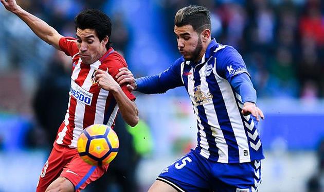 Тео Эрнандес (справа) против родного клуба, getty images