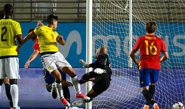 Фалькао (№9) забивает в ворота испанцев, Getty Images