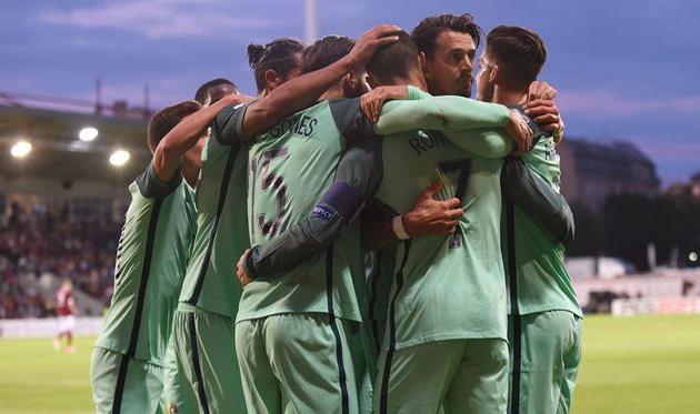 Португальцы празднуют взятие ворот, fifa.com