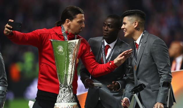 Поскорее бы вернуться: Златан даже спит в бутсах