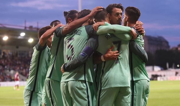 ПОРТУГАЛЬЦЫ ПРАЗДНУЮТ ВЗЯТИЕ ВОРОТ, FIFA.COM