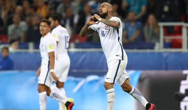 Видаль радуется забитому мячу, fifa.com