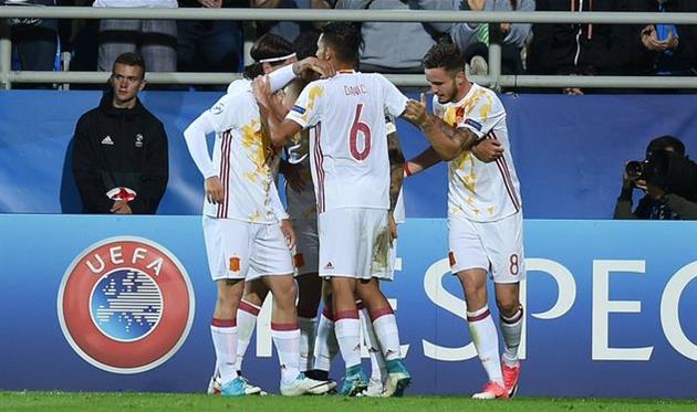 Радость игроков сборной Испании, twitter.com/UEFAcom