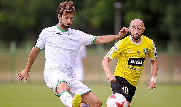 Марио Аркес (слева), фк карпаты