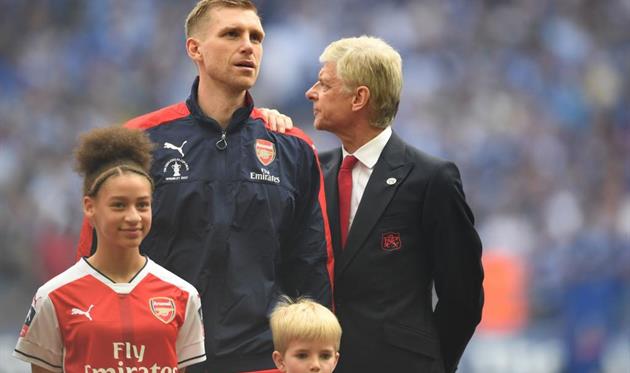 Арсен Венгер - Перу Мертезакеру: 