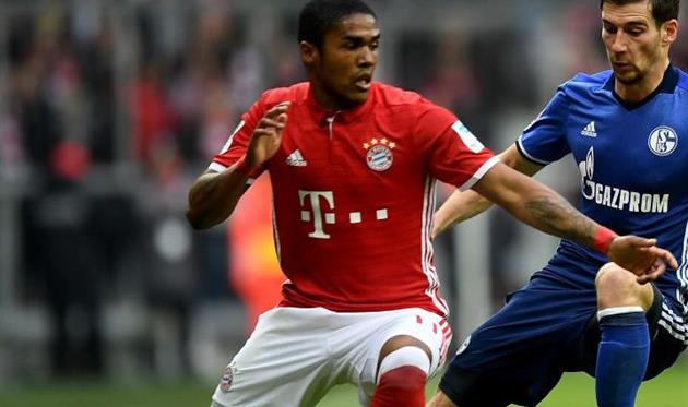 Дуглас Коста (Слева), getty images