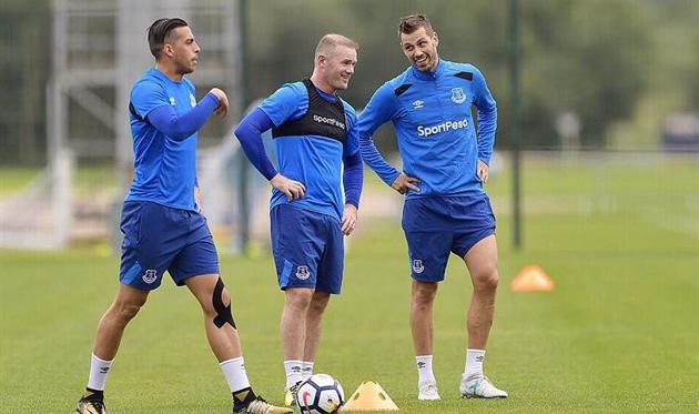 Уэйн Руни (в центре), twitter.com/Everton