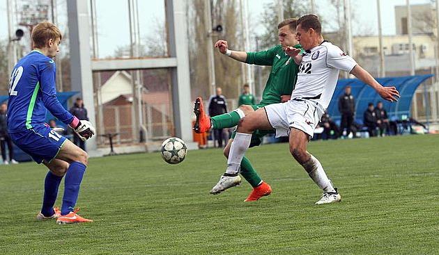 Михаил Плохотнюк (в белой форме), фк черноморец