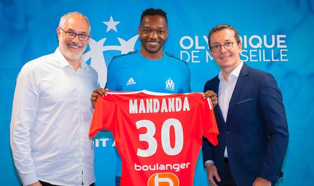 Стив Манданда (в центре), om.net